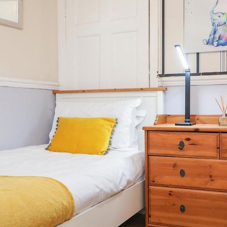 Beautiful 4 Bedroom Cottage - Ideal Location - Free Parking 에든버러 외부 사진